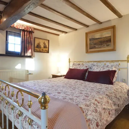 Holiday home Cozy In With Large Garden *